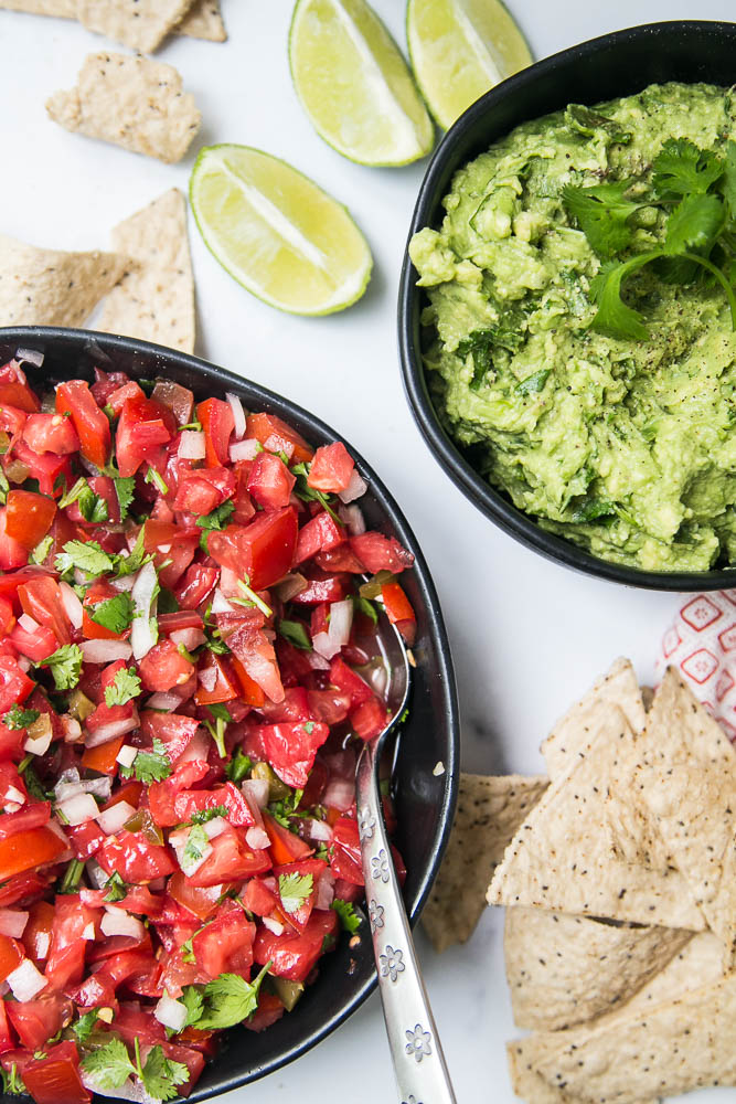 Fresh pico de gallo is easy to make with delicious, ripe tomatoes! Everyone will love this fresh salsa on tacos, salads, or simply with a bag of tortilla chips. | perrysplate.com