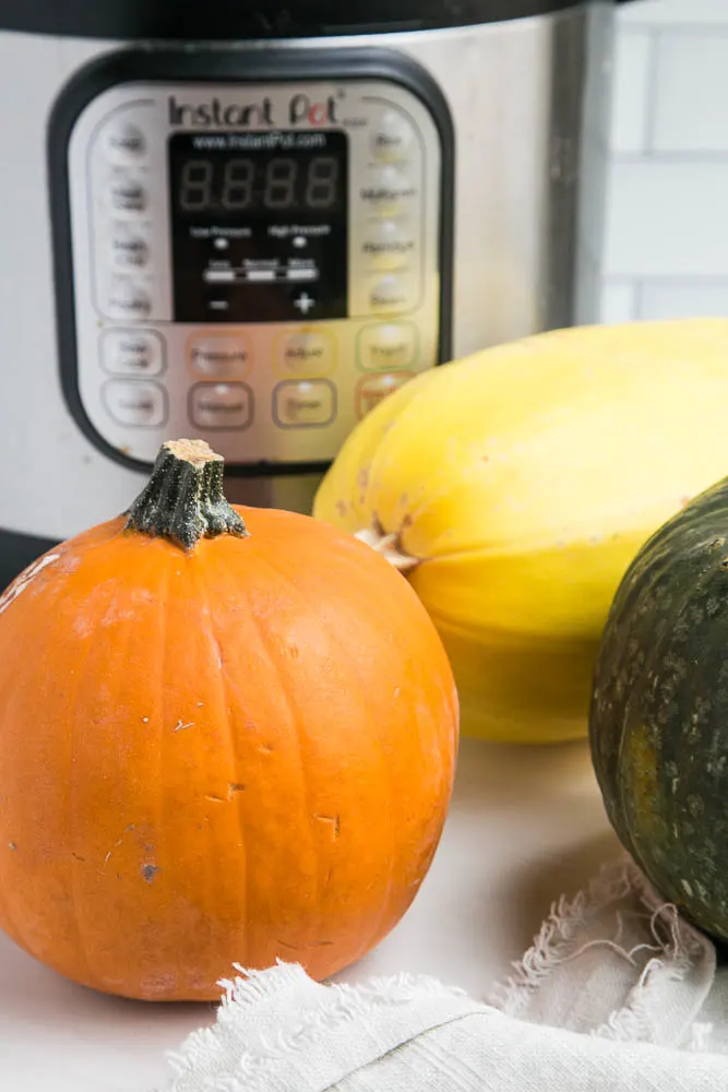 How to cook pumpkin and squash in an Instant Pot! Also, how to make homemade pumpkin puree. | perrysplate.com How to cook pumpkin and squash in an Instant Pot! Also, how to make homemade pumpkin puree. | perrysplate.com