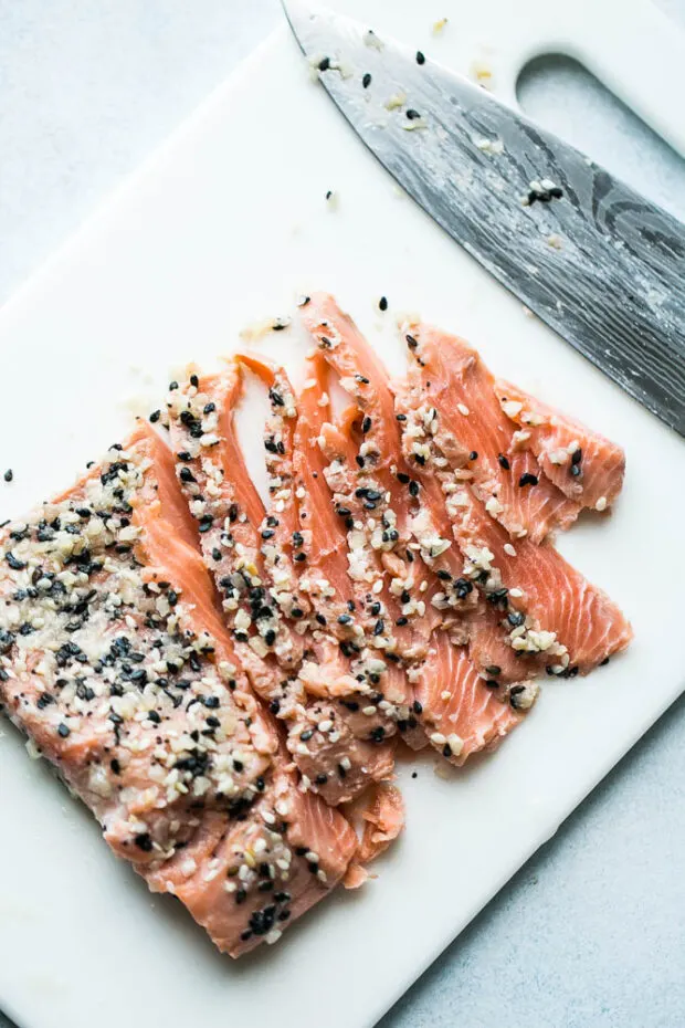 Everything Bagel Gravlax (cured salmon) sliced thinly Everything Bagel Gravlax Recipe (Cured Salmon)