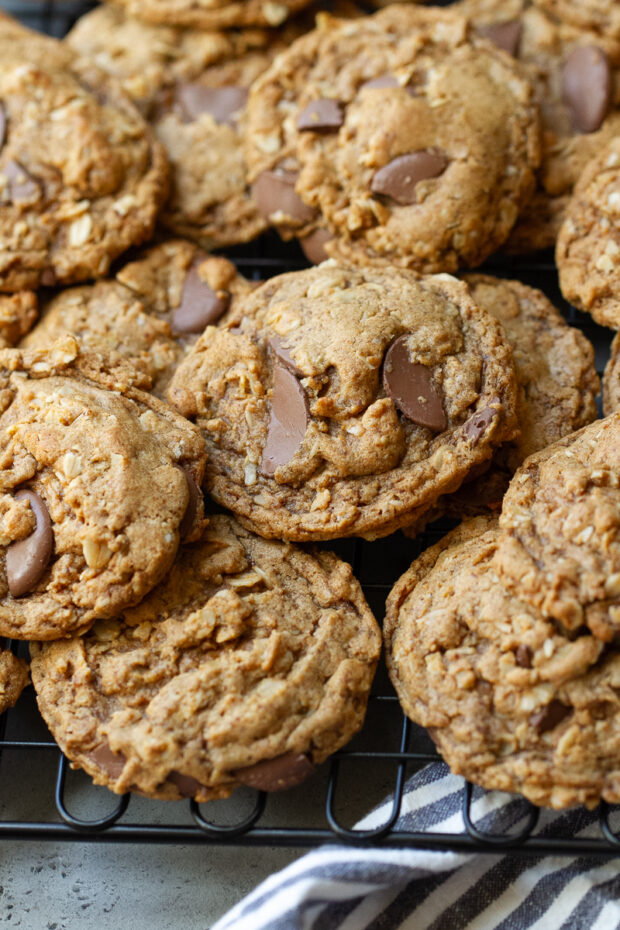 Another shot of the finished gluten-free oatmeal peanut butter cookies.