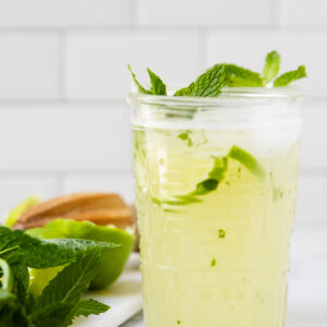 10-minute Mint Limeade (Cafe Rio Copycat) - Perry's Plate