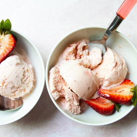 Strawberry Frozen Yogurt Recipe