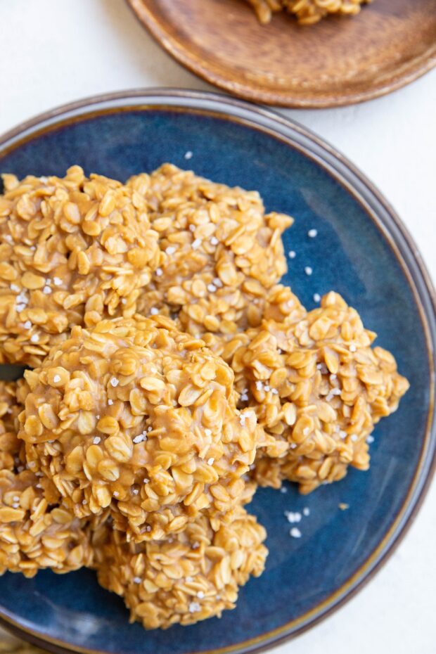 5-Ingredient No Bake Oatmeal Peanut Butter Cookies